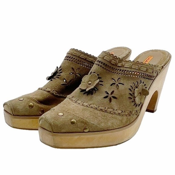 Via Spiga Light Brown Suede Laser Cut Floral Suede Studded Mule Women’s Size 6.5 - Picture 4 of 14